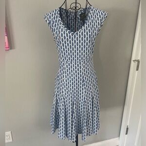 Taylor V-Neck Aline Pleated Midi Dress Size 2=XS